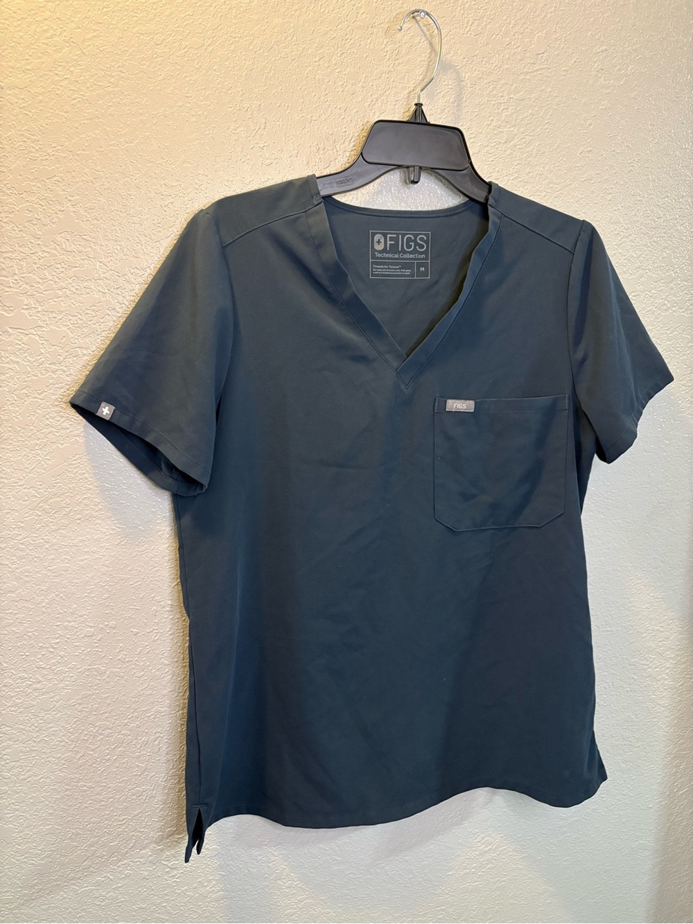 Catarina One Pocket Scrub Top
